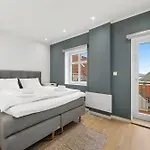 Roomsly I Next To Bryggen With Balcony Apartment