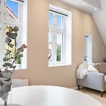 Roomsly I Next To Bryggen With Balcony Apartment *