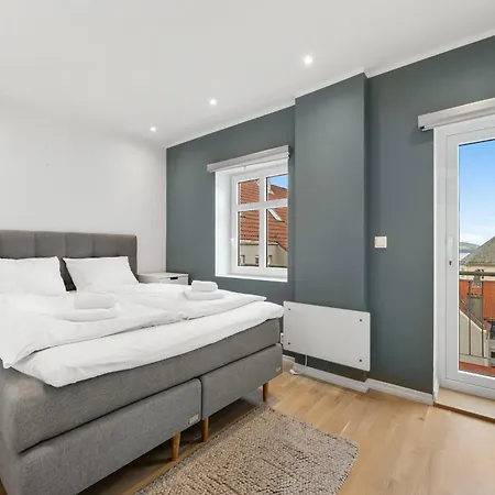 Roomsly I Next To Bryggen With Balcony Lägenhet