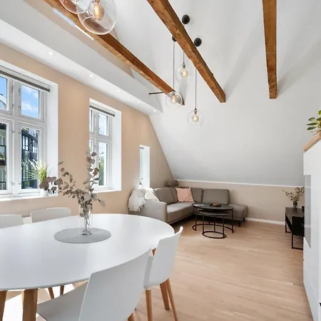 公寓 Roomsly I Next To Bryggen With Balcony 卑爾根