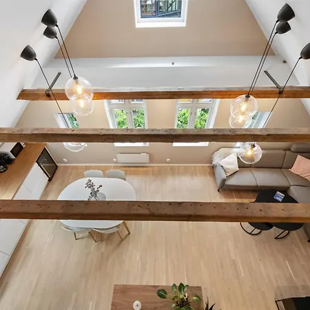 Roomsly I Next To Bryggen With Balcony