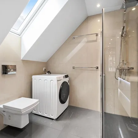 Roomsly I Next To Bryggen With Balcony Lägenhet *