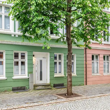 Roomsly I Next To Bryggen With Balcony 公寓