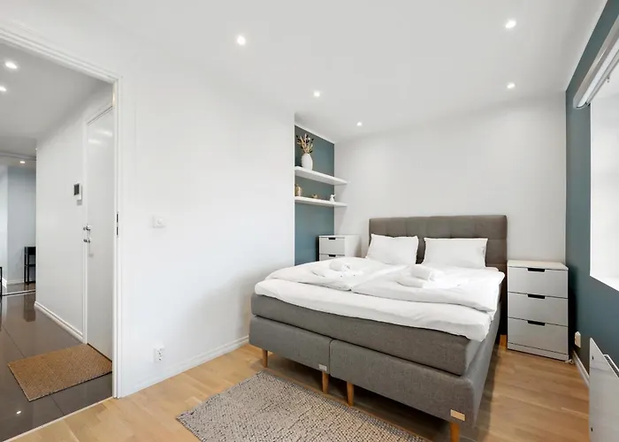 Roomsly I Next To Bryggen With Balcony