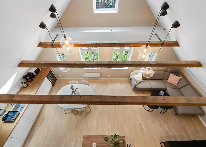 Roomsly I Next To Bryggen With Balcony